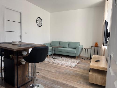 Villeneuve-sur-Bellot Apartment | Appartement Meli