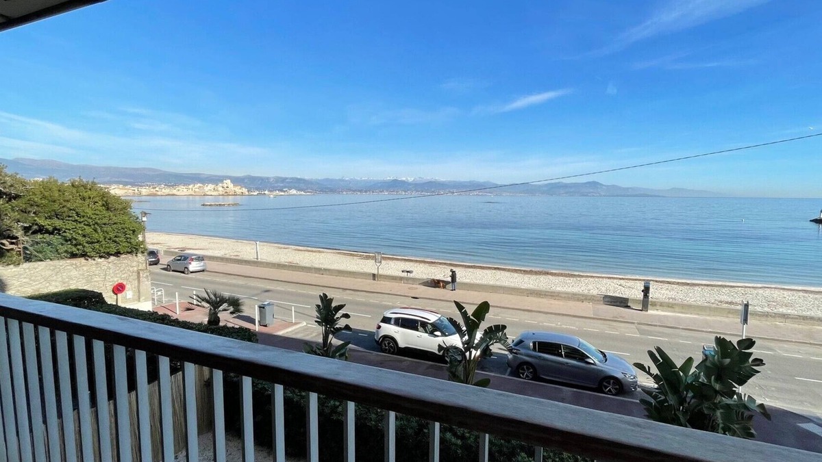 Cap-d'Antibes Apartment | Appartement Front DE MER 1 Chambre, Terrasse de 17 m2 sur la Plage de la Salis