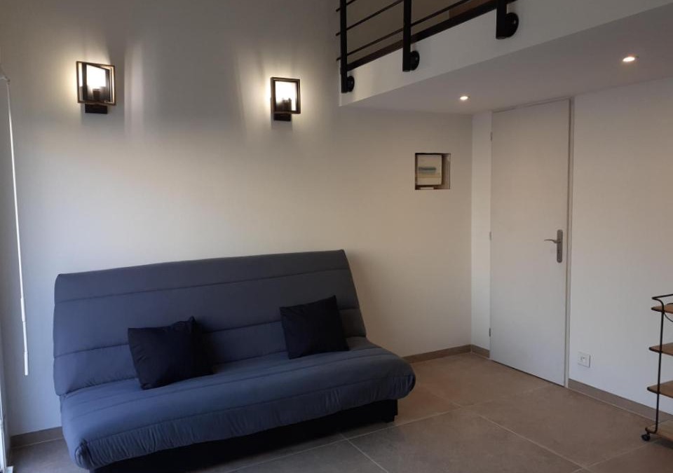Euzet-les-Bains Apartment | Appartement indépendant dans villa