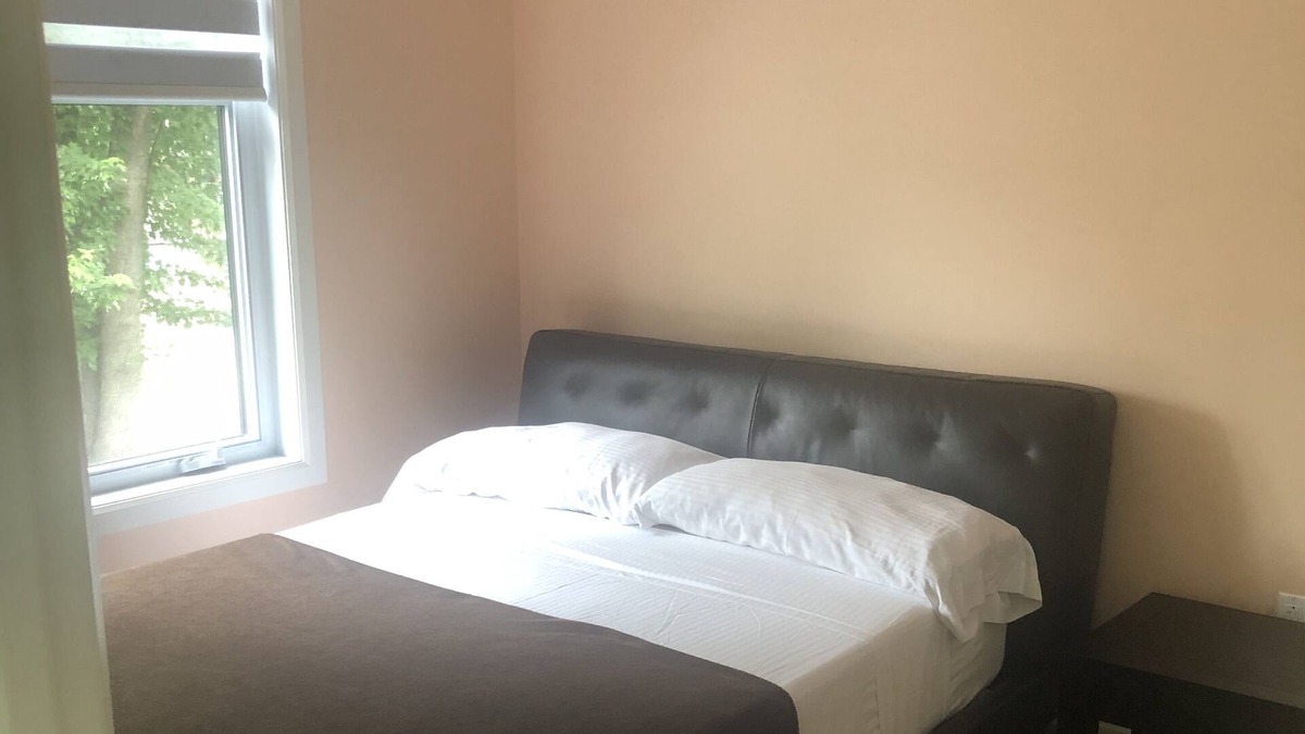 Pointe Claire Apartment | Appartement intergénérationnel à louer dans maison unifamiliale. Entrée privée.