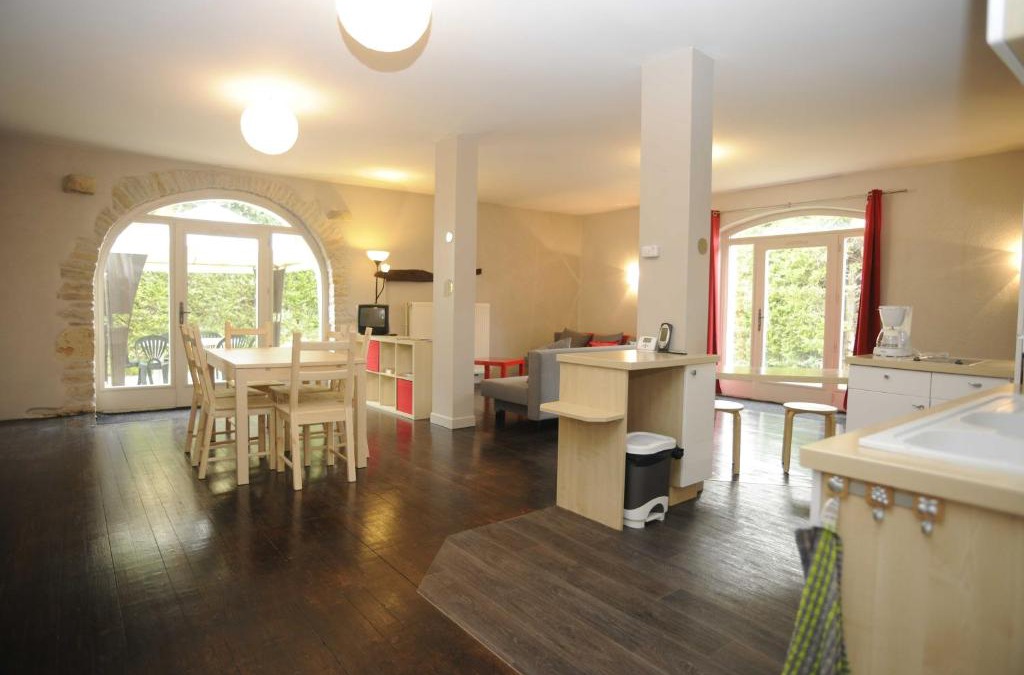 Couchey Apartment | Appartement La Poulotte