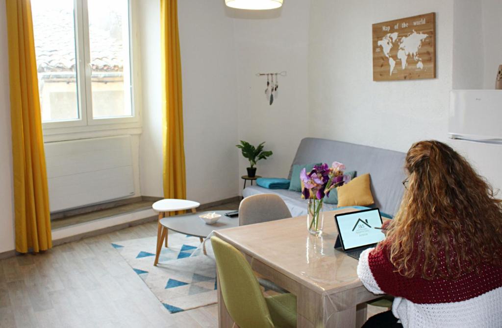 Villeneuve-de-Berg Apartment | Appartement le Mimosa - Apparts Cosy
