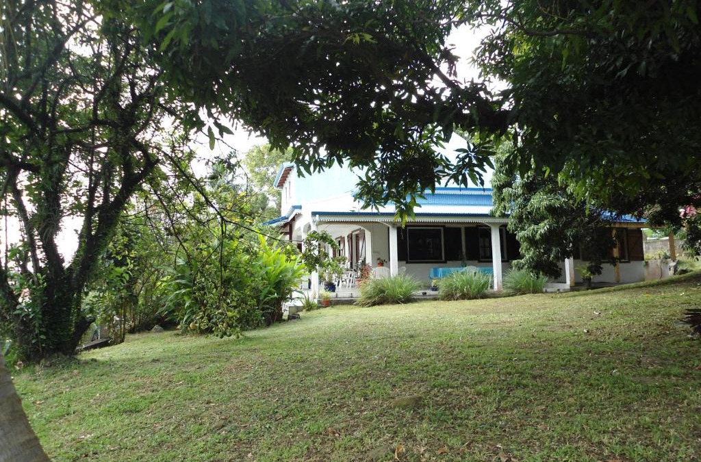 Saint-Claude House | Appartement Les Bougainvilliers Vue Mer