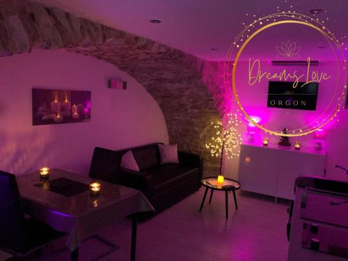 Orgon Apartment | Appartement Love room avec jacuzzi et hammam privatisé Lieu insolite en amoureux Spa détente assurée avec de doux massages en options sur demande