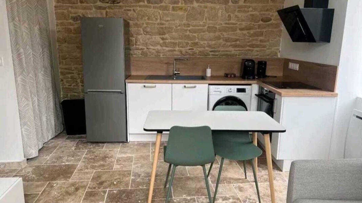 Bourgoin-Jallieu Apartment | Appartement Lumineux en Rdc, Pour Séjour Touristique ou Professionnel