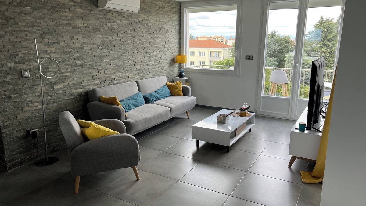 Romans-sur-Isere Apartment | Appartement Lumineux Avec vue sur la Montagne