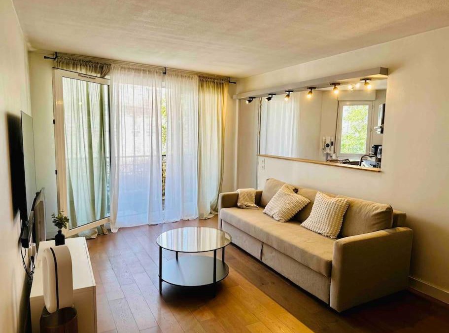 Ferrandiere - Maisons Neuves Apartment | Appartement lumineux et spacieux proche gare