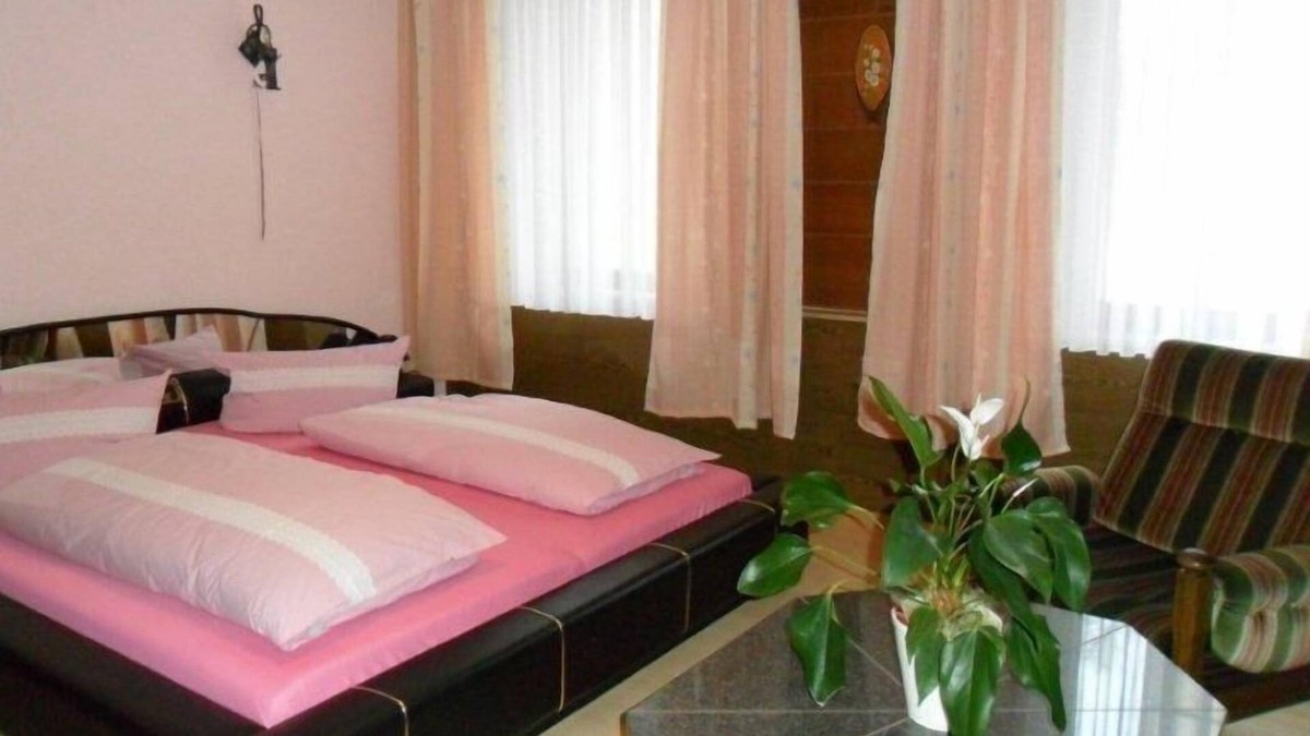 Seebach Apartment | Appartement mit 2 Schlafräumen, Dusche und WC