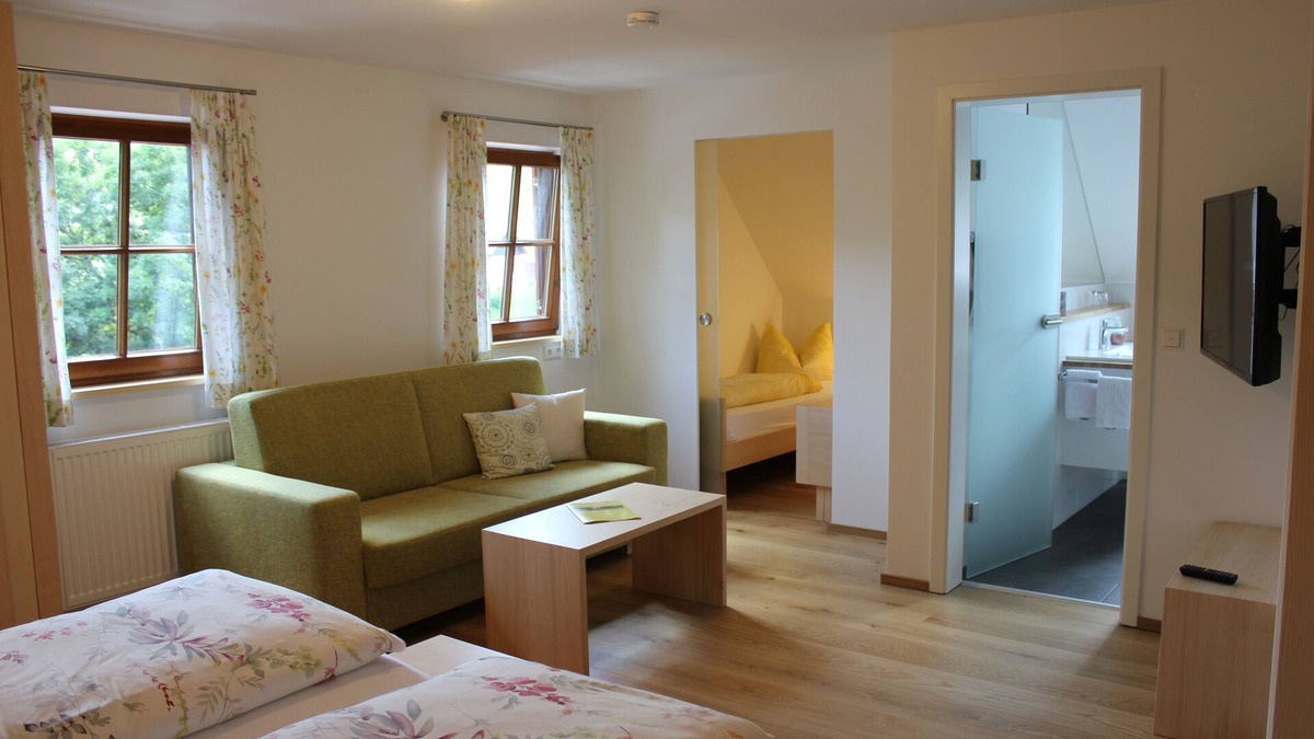 Busterbach Apartment | Appartement mit großzügigem Vier-Bett-Zimmer, TV