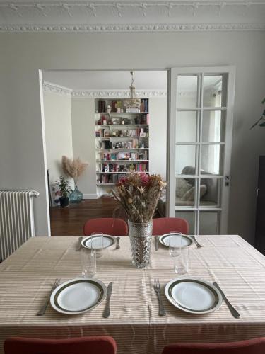 Saint-Fargeau Apartment | Appartement parisien