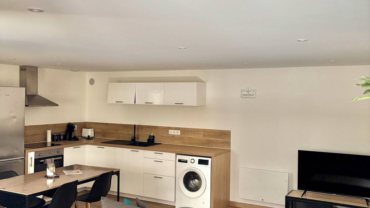 Etoile-sur-Rhone Apartment | Appartement Plein Coeur Village