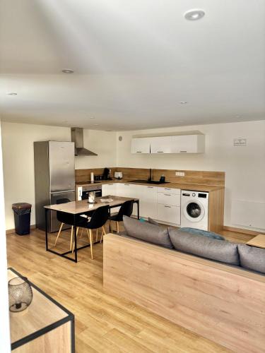 Etoile-sur-Rhone Apartment | Appartement plein coeur village