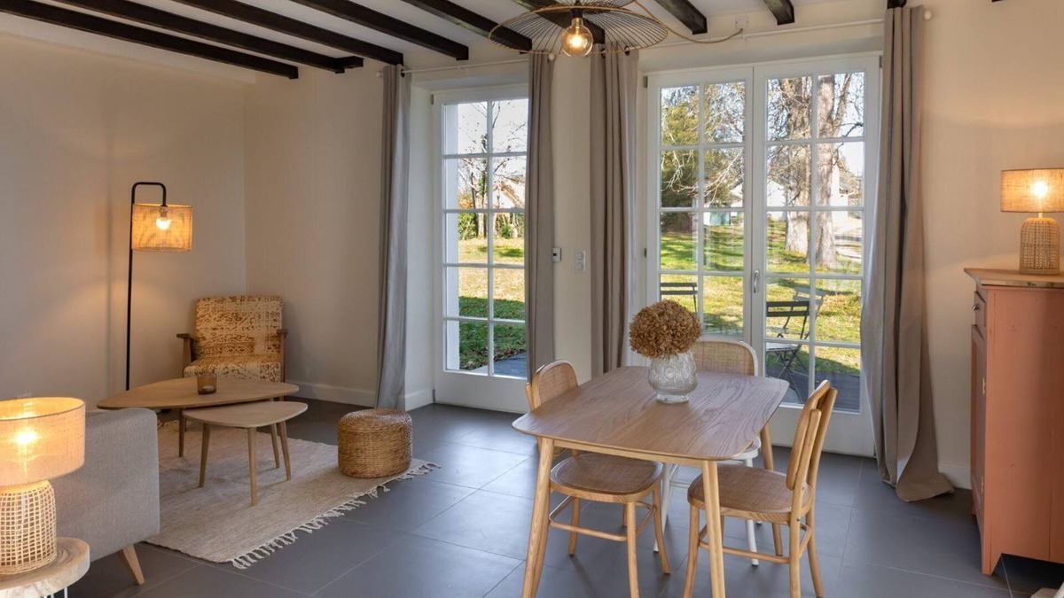 Jurancon Apartment | Appartement Pour 4 Personnes Dans Domaine Avec Piscine, Boulodrome et Parc!