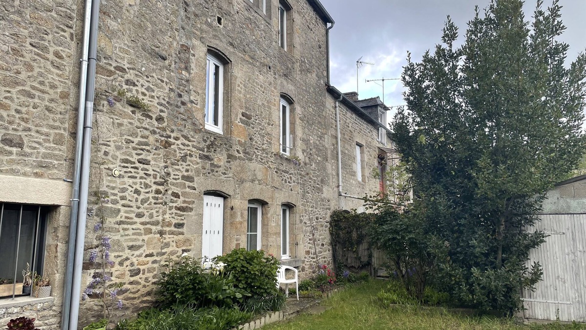 Dinan Apartment | Appartement RDC Avec Cour Commune à 5 Minutes de la Gare