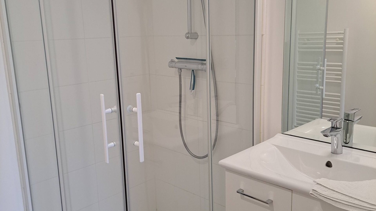 Avrille Apartment | Appartement Refait à Neuf Tout Équipé en RDC Avec Jardin Terrasse ,barbecue