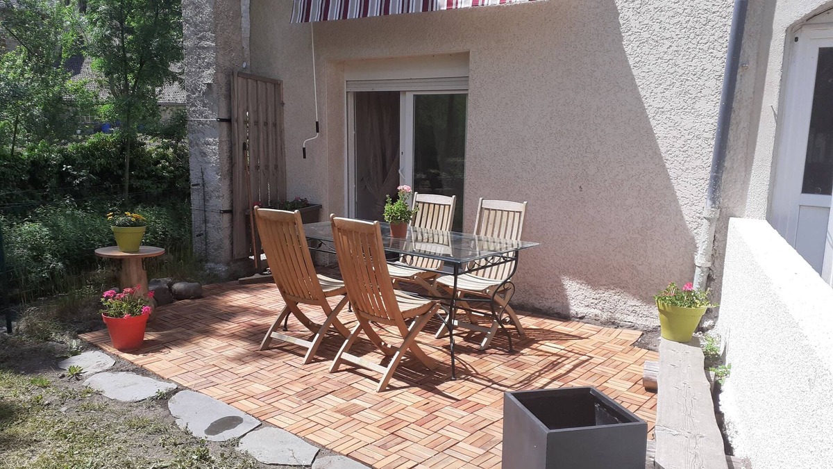 Tence Apartment | Appartement Rez de Chaussée Avec Terrasse au Centre Ville de Tence