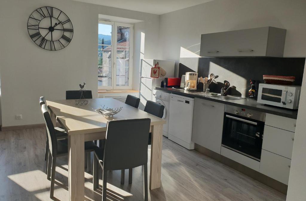 Saint-Antheme Apartment | APPARTEMENT ROUGE
