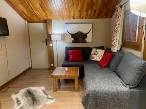 Montchavin Apartment | Appartement spacieux proche centre village avec balcon et vue Mont Blanc - FR-1-181-2479