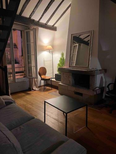 Saint-Germain-des-Pres Apartment | Appartement Saint-Germain-Des-Prés