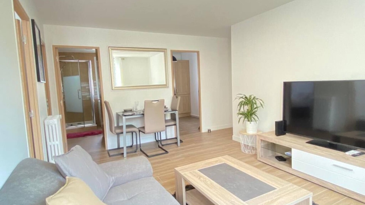 Clichy-Sous-Bois Apartment | Appartement Spacieux