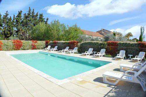 Monteux Apartment | Appartement spacieux à Monteux avec piscine partagée