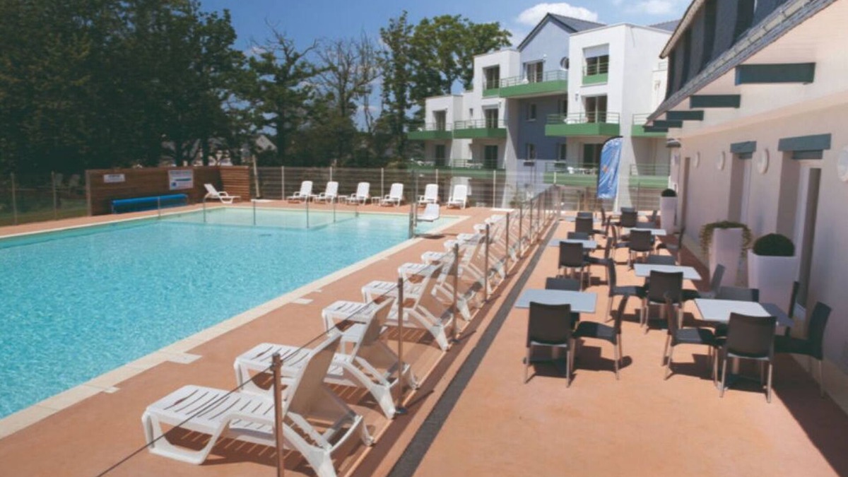 Plescop Condo | Appartement spacieux | Accès piscine