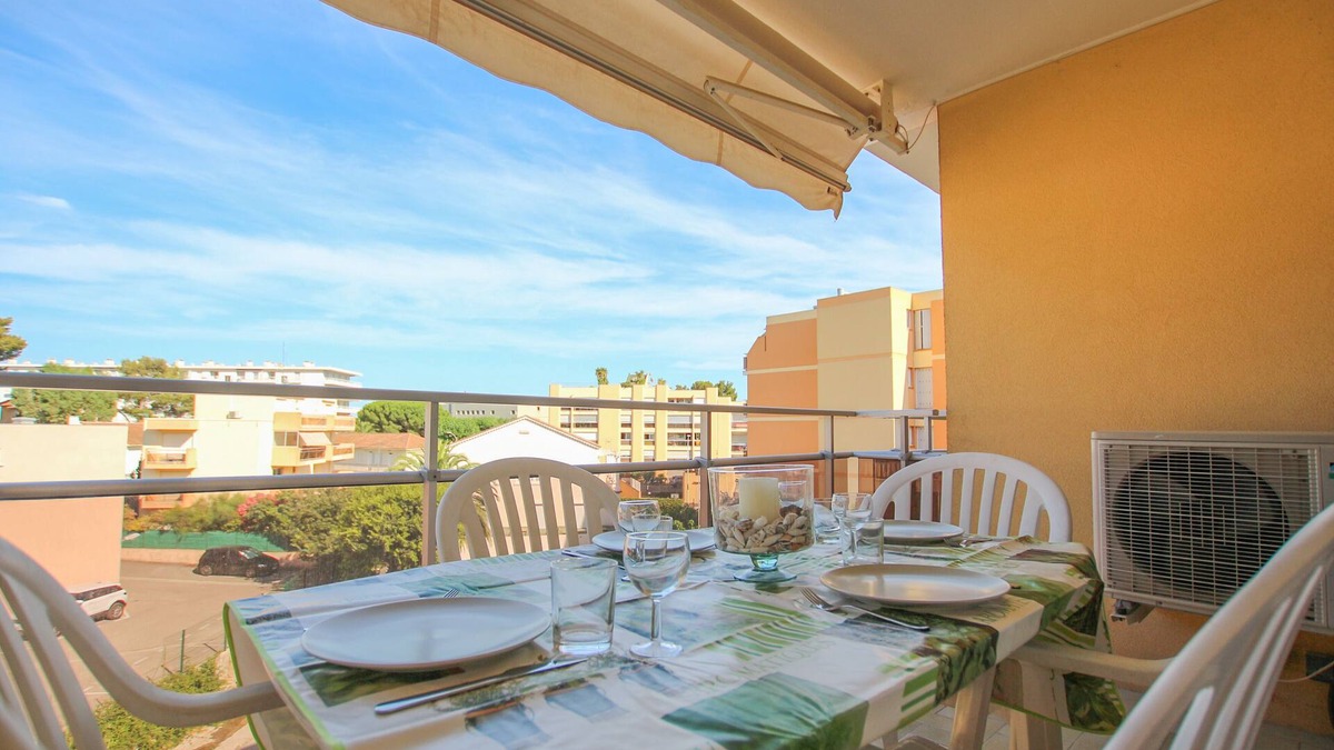 Cavaliere Apartment | Appartement T3 Totalement Rénové Avec Terrasse au Centre Ville de Cavalaire