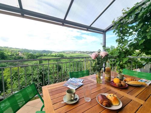 Saint-Genest-Lerpt House | Appartement T2 avec terrasse, parking et wifi à St-Genest-Lerpt - FR-1-496-287
