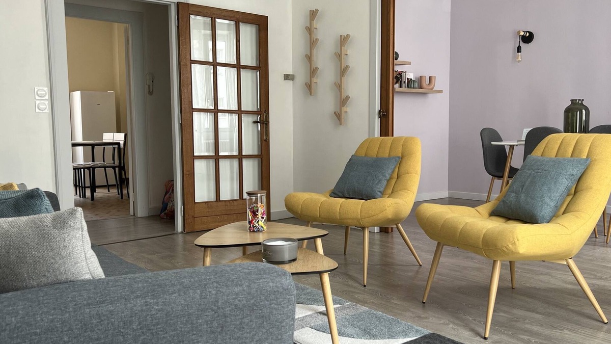 Lons-le-Saunier Apartment | Appartement T4 - 80m2 - Meublé - Centre Ville - Proche Thermes