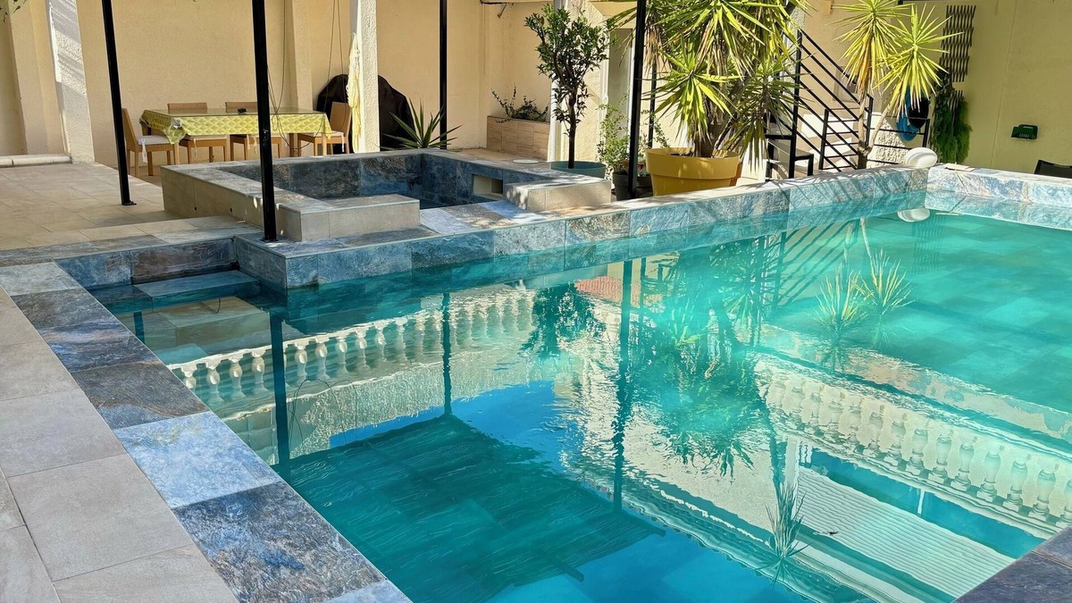 Anatole France Apartment | Appartement Terrasse Proche Centre et Canal