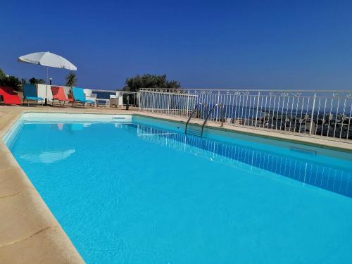 Bastia Apartment | Appartement Vue Mer à Bastia, terrasse et piscine privée.