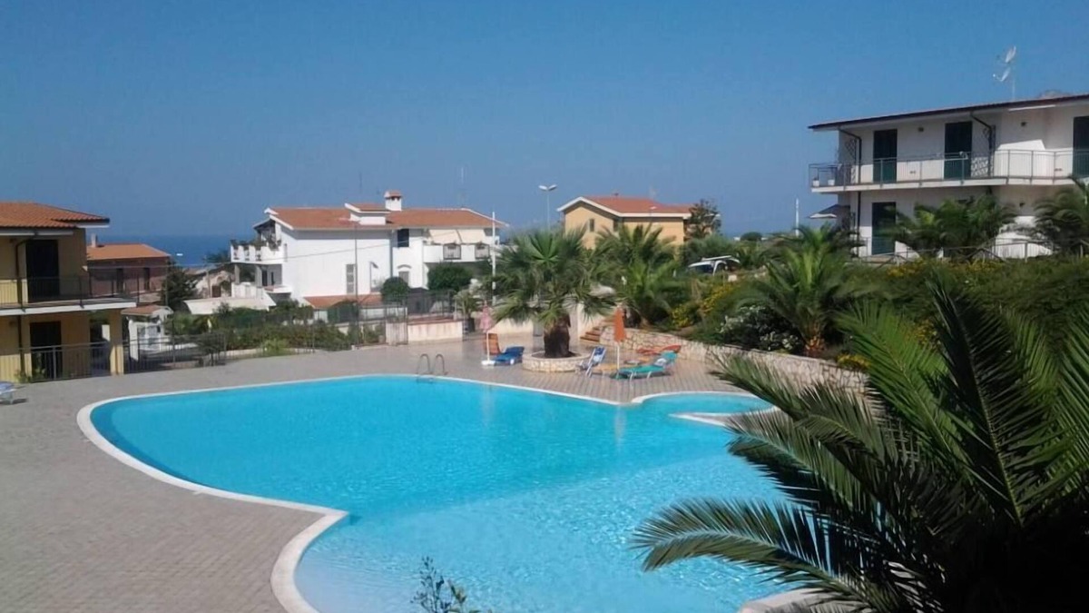 Scalea Apartment | Appartment with communal swimming pool, perfect for couples