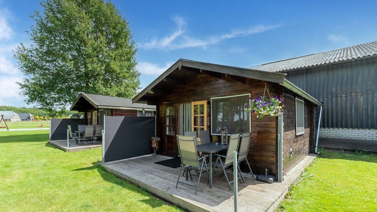 Zwiggelte Cottage | Appealing holiday home in Zwiggelte with garden