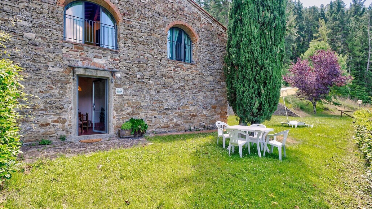 Dicomano House | Appealing Home with pool