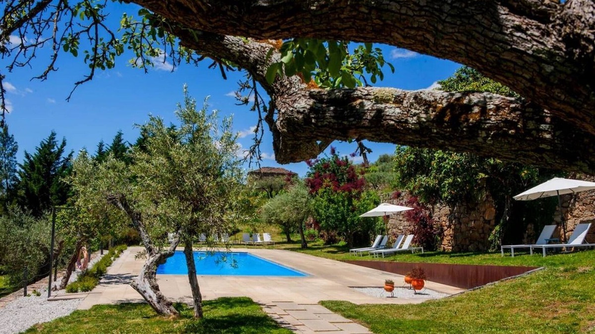 Tralhariz House | Appealing holiday home in Carrazeda de Ansia with terrace