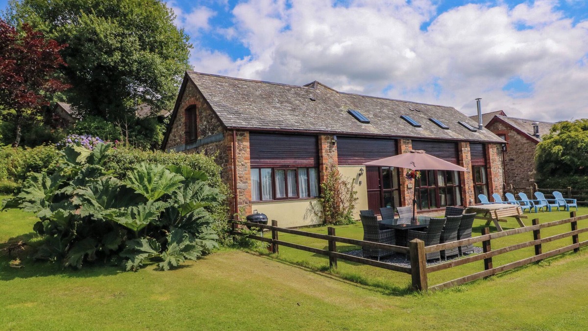 South Molton House | APPLE BARN, family friendly, luxury holiday cottage in South Molton
