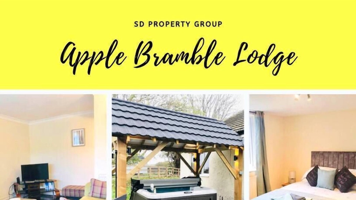 Welney House | Apple Bramble Lodge with Hot Tub