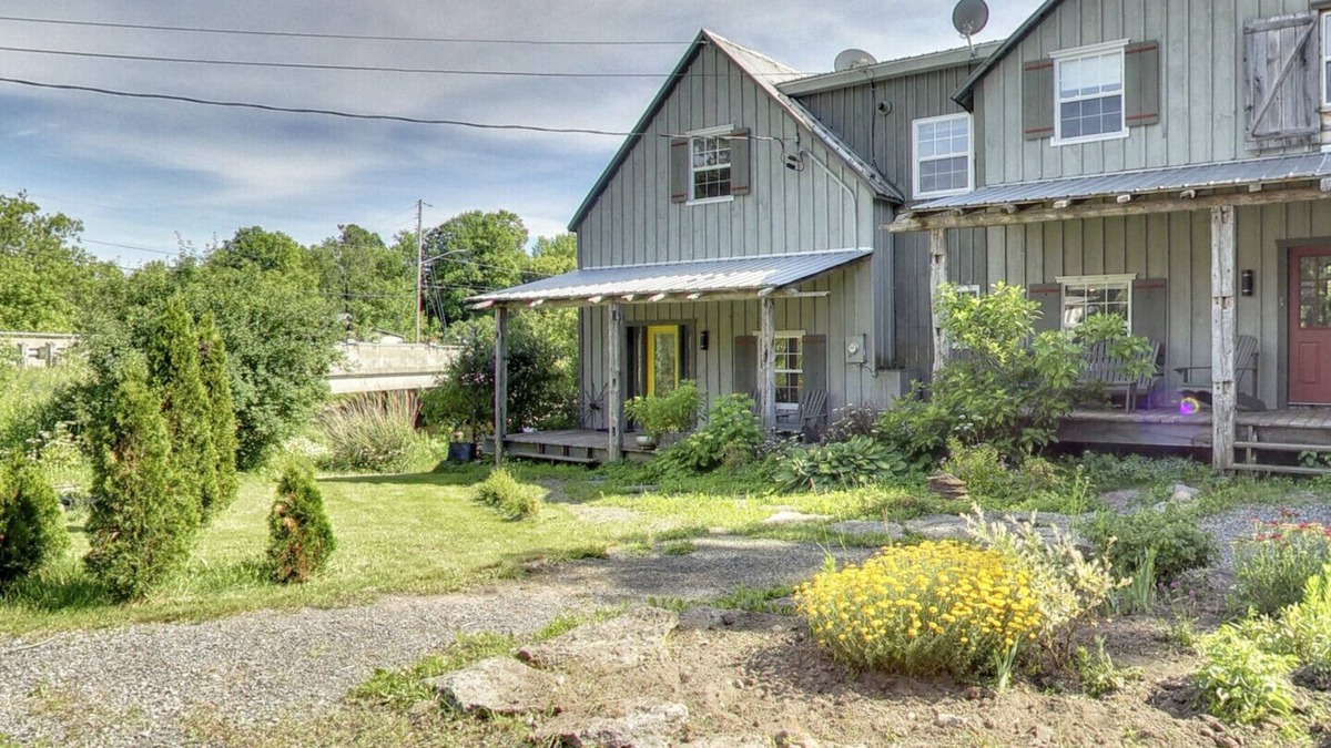 Quinte West Cottage | Apple Cider Mill (attached separate unit)
