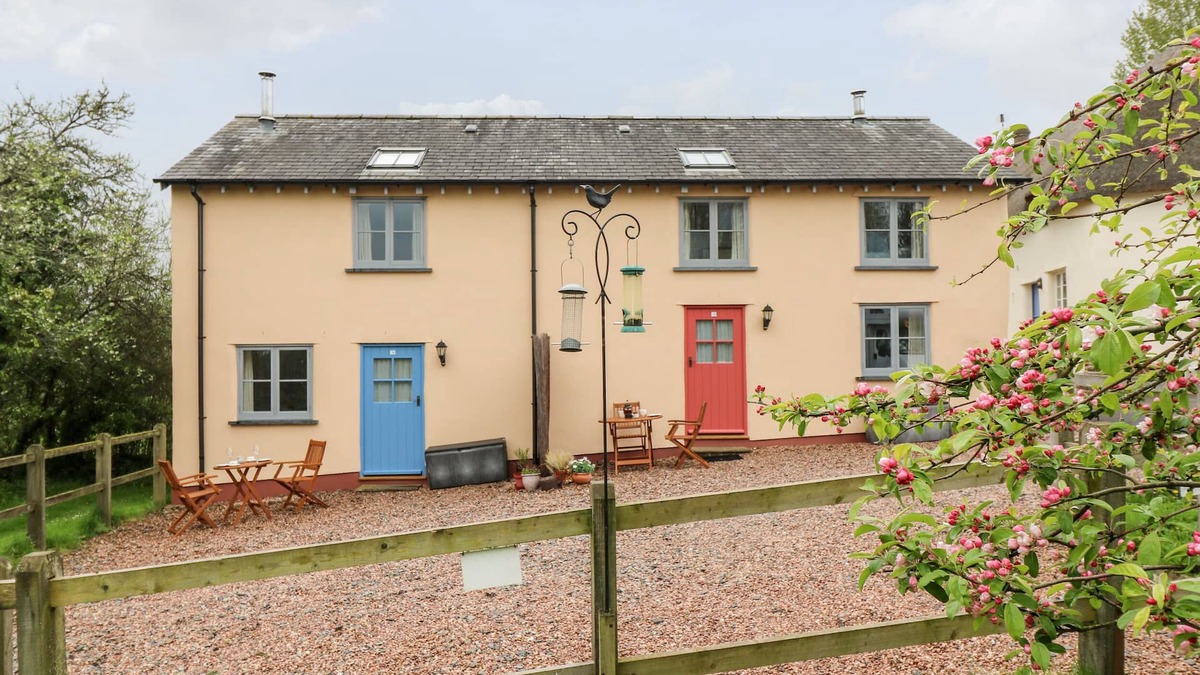 Yeoford Cottage | APPLE COTTAGE, family friendly, country holiday cottage in Crediton