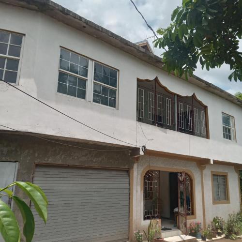 Linstead House | Apple Hide Away