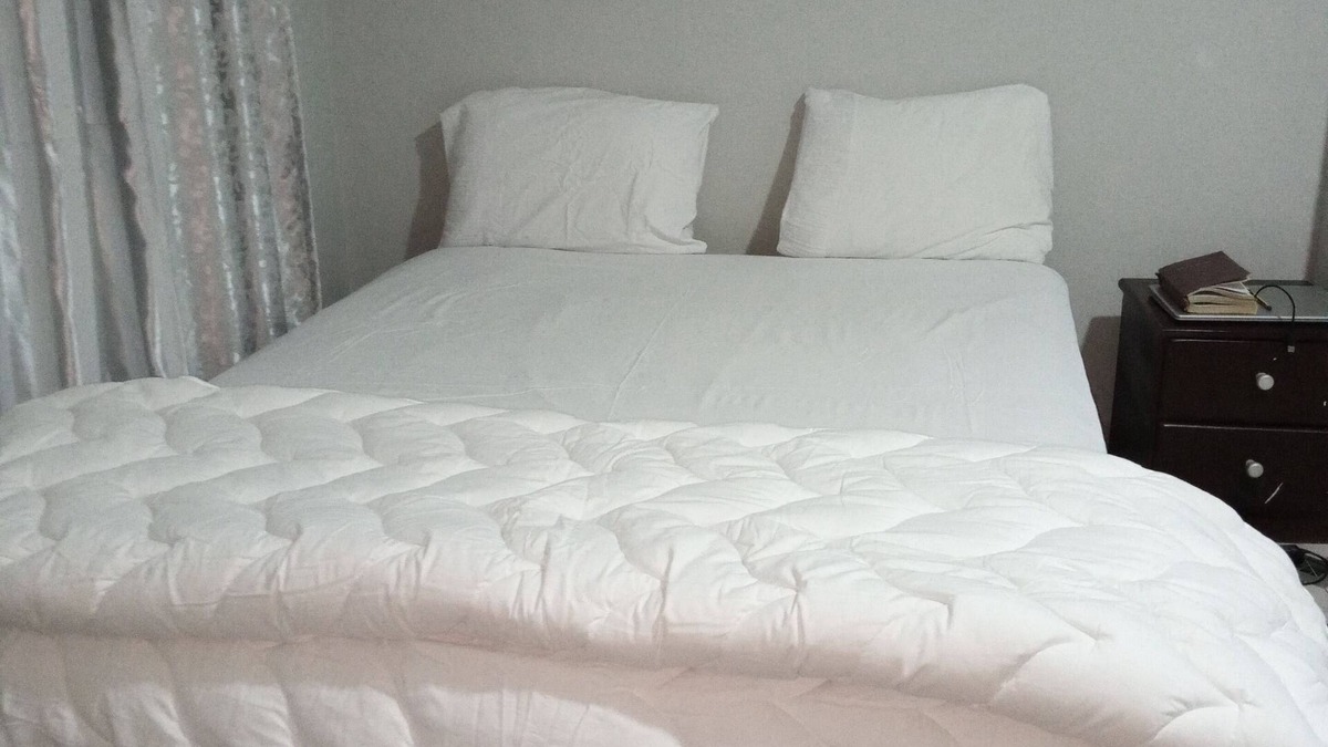 North Legon Apartment | Apple House, Exquisite but affordable rooms for your vacation relaxation.