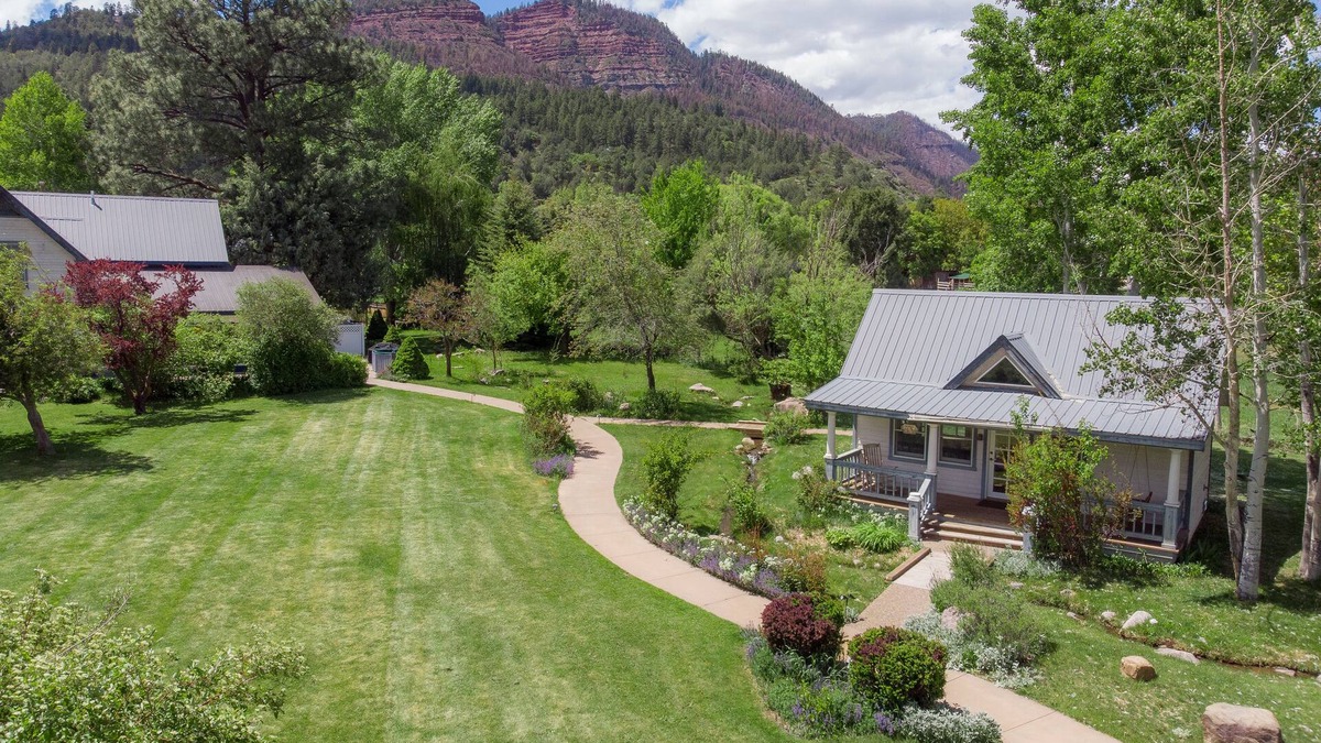 Hermosa Bed & Breakfast | Apple Orchard Inn