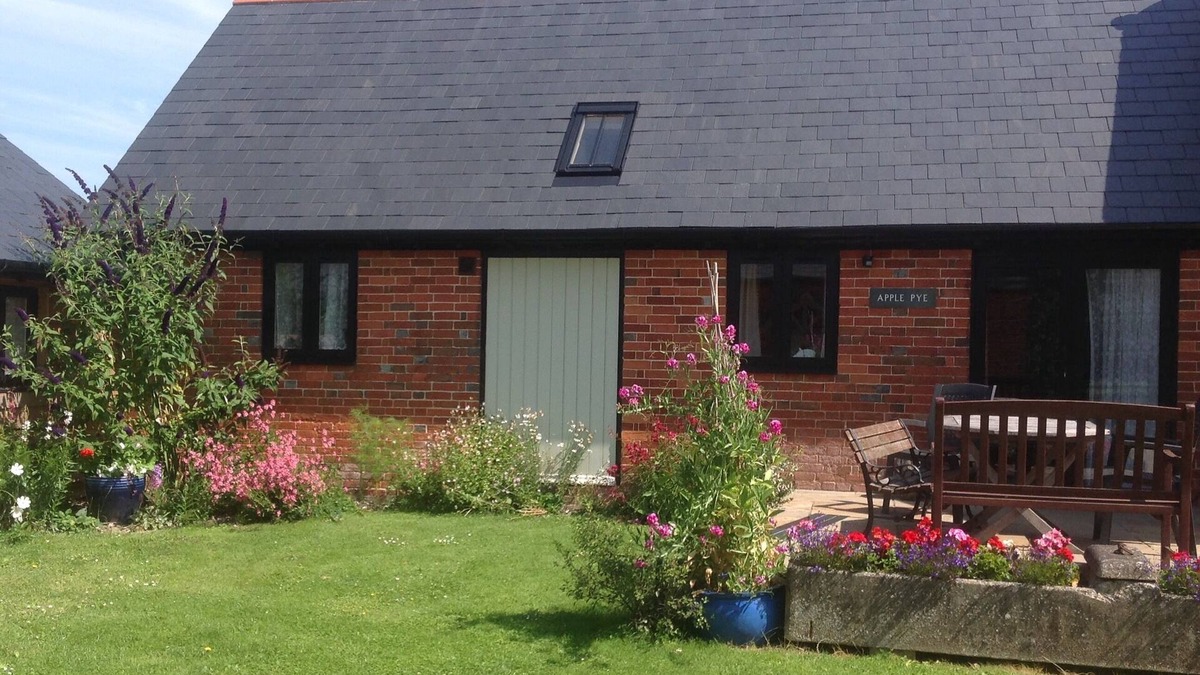 Plaitford House | Apple Pye - Converted Barn In An Attractive Courtyard On Our Family Stockfarm