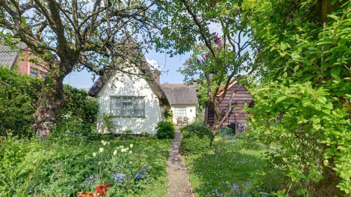 Newmarket House | Apple Tree Cottage - Two Bedroom House, Sleeps 4