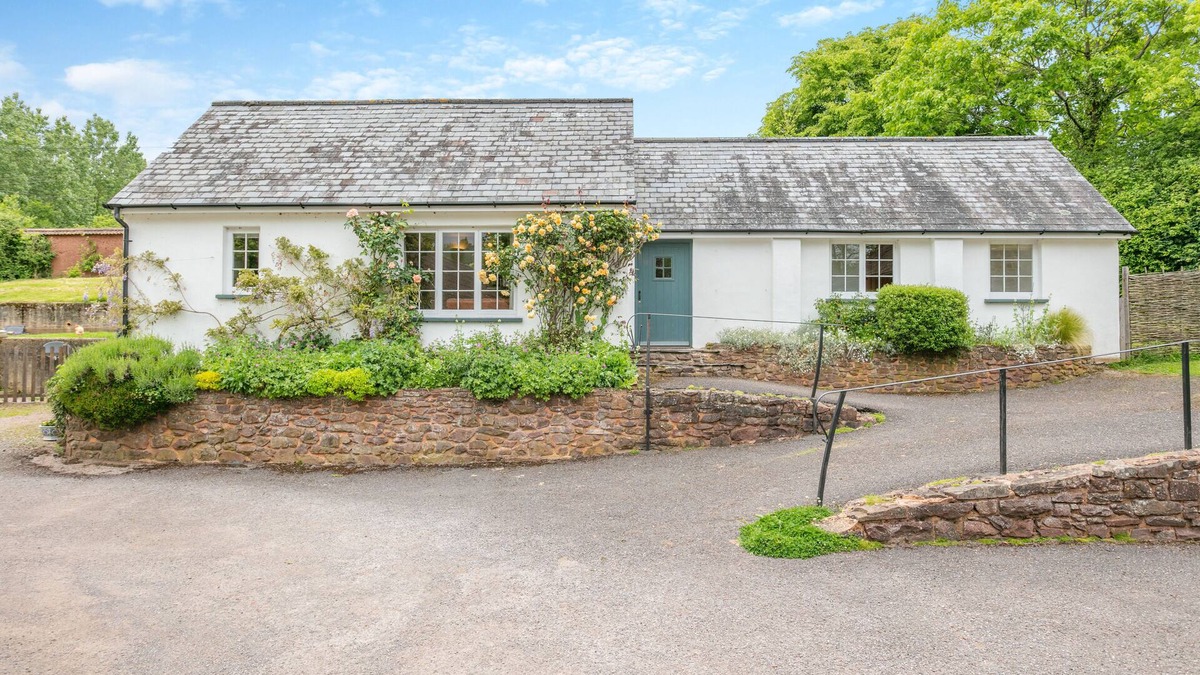 Crediton House | Apple Tree Cottage - East Forde Farm