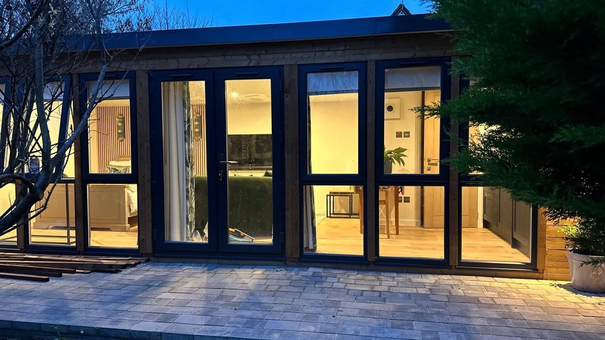 Taunton Apartment | Apple-tree lodge in secure gated garden