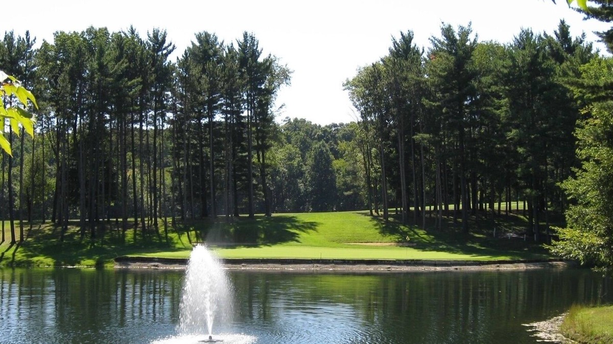 Apple Valley Condo | Apple Valley Lake, Pool and Beaches Guest Passes available for a fee!
