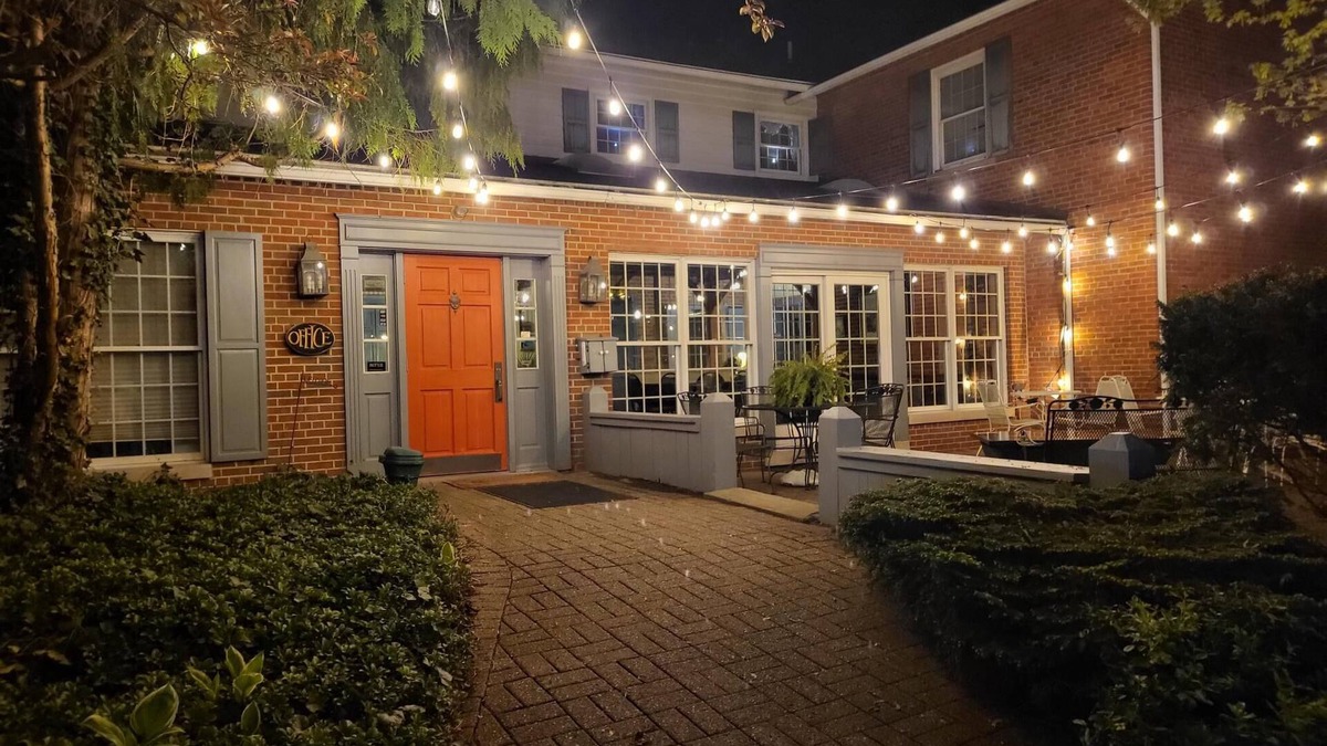 Slippery Rock House | Applebutter Inn
