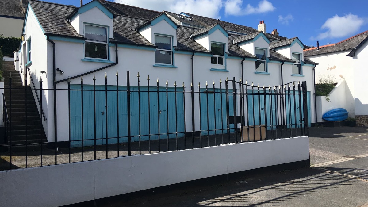 Appledore Apartment | Appledore - Hispaniola Stunning 2 bed 2 bath, sleeps 4(+2) and PARKING!