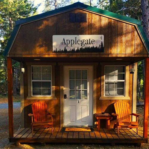 Cave Junction House | Applegate Cabin 2